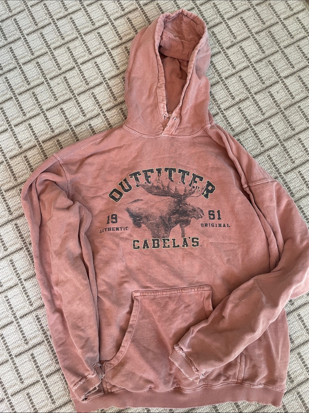 Cabela's Men's Crewneck Hoodie in Dusty Rose with Outfitter Graphic vintage
